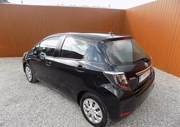 Toyota Yaris cena 34900 przebieg: 175000, rok produkcji 2012 z Wieruszów małe 466